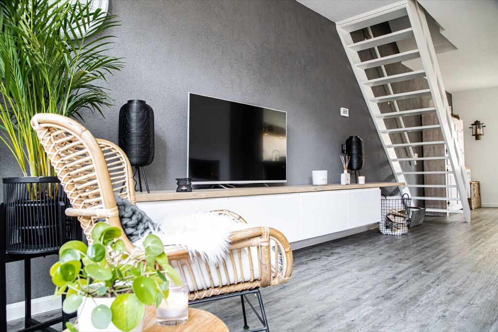 wall mounted tv cabinet